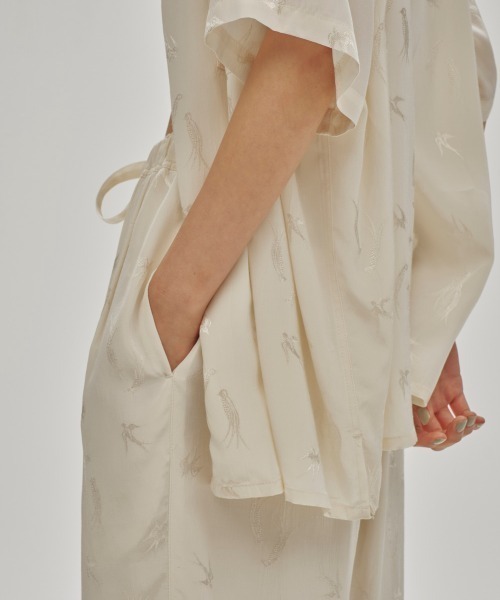 TODAYFUL（トゥデイフル）の「Swallow Satin Pants（その他パンツ・レディース・サックスブルー/バーガンディー/キナリ・36inch/38inch）」の6枚目の写真