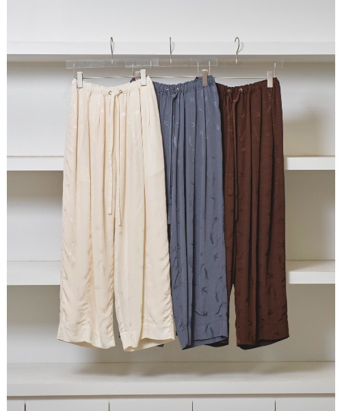 TODAYFUL（トゥデイフル）の「Swallow Satin Pants（その他パンツ・レディース・サックスブルー/バーガンディー/キナリ・36inch/38inch）」の11枚目の写真