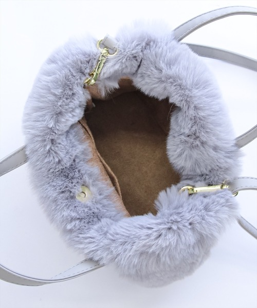 clear（クリア）の「ファーショルダーバッグ [ふんわり 程よい収納力 デイリー フェミニン 大人]≪2024AW≫（ショルダーバッグ・レディース・グレー/アイボリー・F）」の4枚目の写真