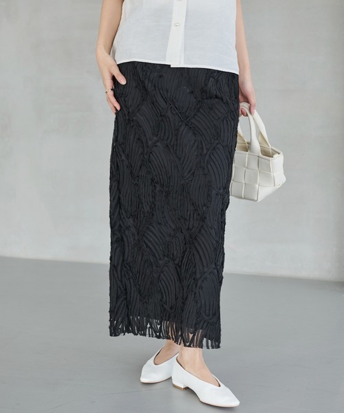 LAVEANGE(ラビアンジェ)の「【洗える】チュールレースナロースカート(スカート・レディース・ブラック/アイボリー/チャコールグレー・3L/LL/L/M/4L)」の3枚目の写真