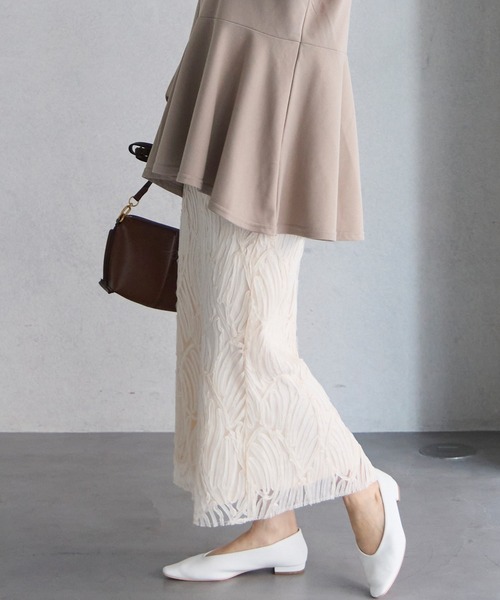 LAVEANGE(ラビアンジェ)の「【洗える】チュールレースナロースカート(スカート・レディース・ブラック/アイボリー/チャコールグレー・3L/LL/L/M/4L)」の5枚目の写真