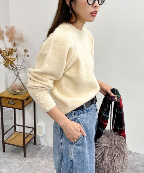 fredy emue（フレディエミュ）の「袖ボリュームパール付きニットプルオーバー（ニット/セーター・レディース・アイボリー/ブラック/レッド・38）」の11枚目の写真