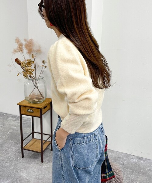 fredy emue（フレディエミュ）の「袖ボリュームパール付きニットプルオーバー（ニット/セーター・レディース・アイボリー/ブラック/レッド・38）」の9枚目の写真