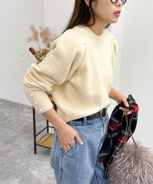 fredy emue（フレディエミュ）の「袖ボリュームパール付きニットプルオーバー（ニット/セーター・レディース・アイボリー/ブラック/レッド・38）」の7枚目の写真