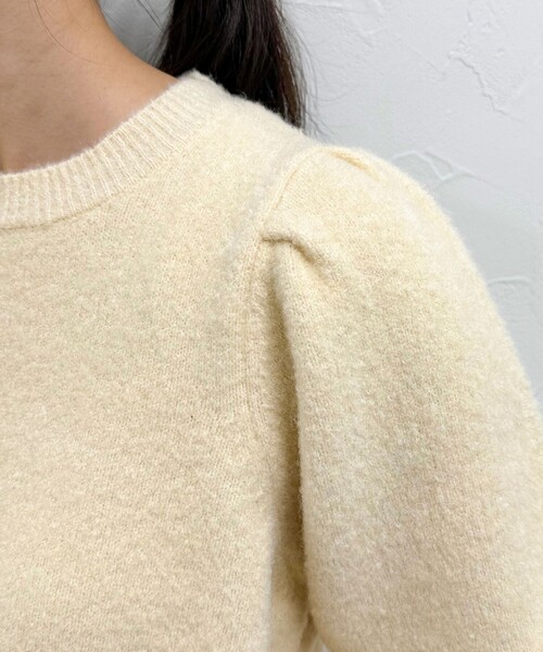 fredy emue（フレディエミュ）の「袖ボリュームパール付きニットプルオーバー（ニット/セーター・レディース・アイボリー/ブラック/レッド・38）」の4枚目の写真