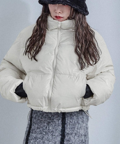 Fashion Letter（ファッションレター）の「メタリックカラー ショートダウンジャケット（ダウンジャケット/コート・レディース・ブラック/オフホワイト/シルバー・M）」の5枚目の写真