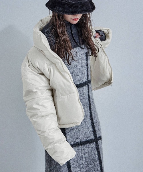 Fashion Letter（ファッションレター）の「メタリックカラー ショートダウンジャケット（ダウンジャケット/コート・レディース・ブラック/オフホワイト/シルバー・M）」の7枚目の写真