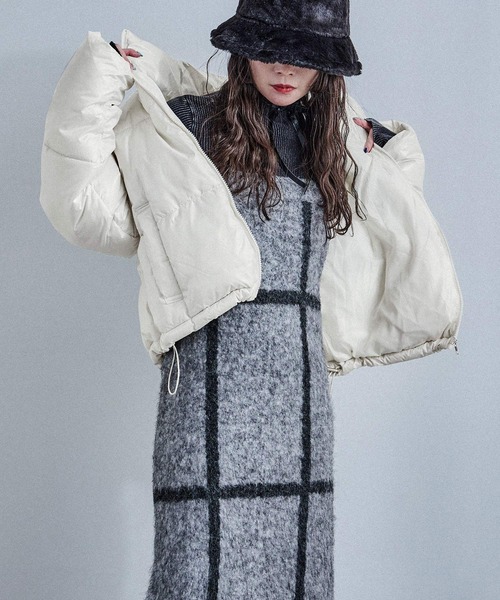 Fashion Letter（ファッションレター）の「メタリックカラー ショートダウンジャケット（ダウンジャケット/コート・レディース・ブラック/オフホワイト/シルバー・M）」の10枚目の写真