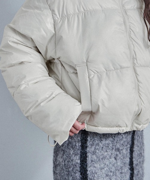 Fashion Letter（ファッションレター）の「メタリックカラー ショートダウンジャケット（ダウンジャケット/コート・レディース・ブラック/オフホワイト/シルバー・M）」の14枚目の写真