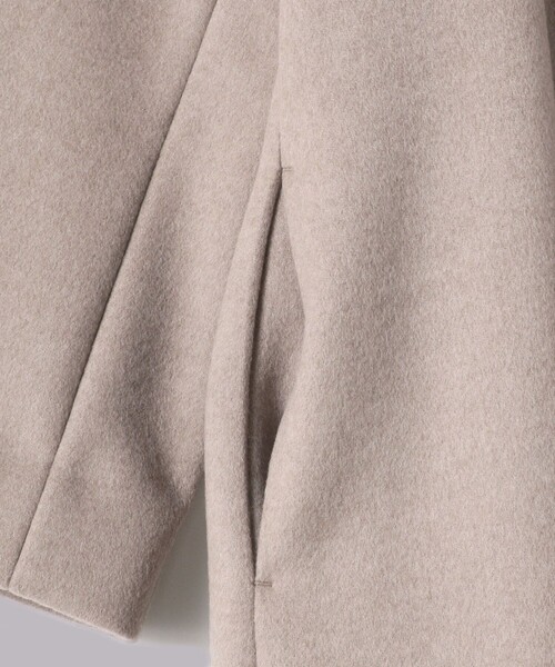 UNITED ARROWS（ユナイテッドアローズ）の「Aライン ミドル コート（ノーカラーコート・レディース・ブラック/ダークグレー/ベージュ・36/38/34）」の21枚目の写真