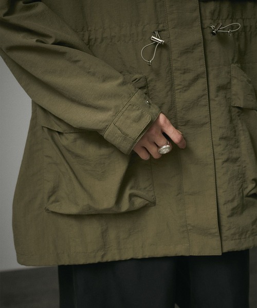 SALON adam et rope'（サロン アダム エ ロペ）の「［撥水］2WAYガーデナーズナイロンブルゾン / マウンテンパーカー（ブルゾン・レディース・ベージュ/グリーン系その他3/オリーブ・FREE）」の22枚目の写真