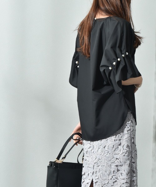 INTERPLANET（インタープラネット）の「ＴＣブロード袖パールデザインブラウス（シャツ/ブラウス・レディース・オフホワイト/ベージュ/ブラック・FREE）」の21枚目の写真