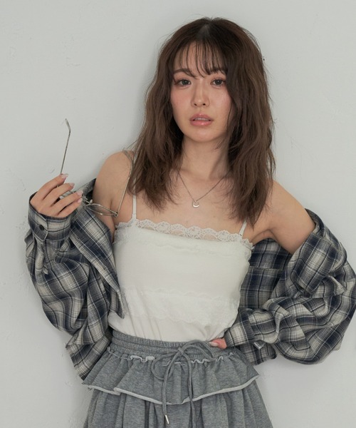 RAY CASSIN（レイカズン）の「カップ付きレースチューブトップ（チューブトップ・レディース・ネイビー/アイボリー/ブラック系その他2/ホワイト系その他2・FREE）」の2枚目の写真