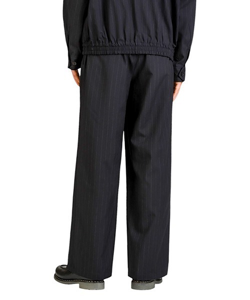 marka（マーカ）の「marka / マーカ：WIDE LEG EASY PANTS - 2/72 washer wool tropical -：M25A-12PT02C[COR]（その他パンツ・メンズ・ネイビー/ブラック系その他・2/1）」の10枚目の写真