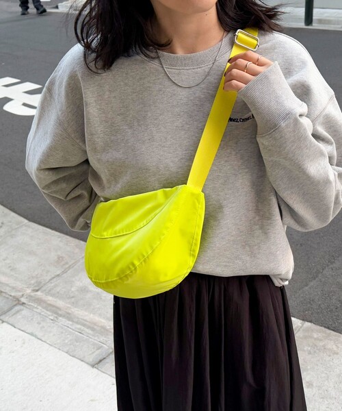 fredy emue（フレディエミュ）の「ラウンド切替テープショルダーバッグ（ショルダーバッグ・レディース・ブラック/ブラウン/ライトグリーン/アイボリー・FREE）」の21枚目の写真