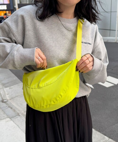 fredy emue（フレディエミュ）の「ラウンド切替テープショルダーバッグ（ショルダーバッグ・レディース・ブラック/ブラウン/ライトグリーン/アイボリー・FREE）」の20枚目の写真