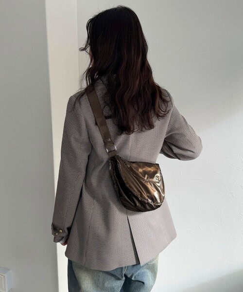 fredy emue（フレディエミュ）の「ラウンド切替テープショルダーバッグ（ショルダーバッグ・レディース・ブラック/ブラウン/ライトグリーン/アイボリー・FREE）」の16枚目の写真