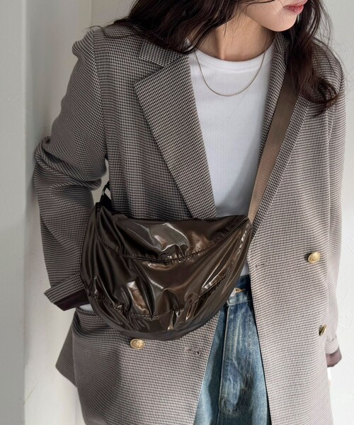 fredy emue（フレディエミュ）の「ラウンド切替テープショルダーバッグ（ショルダーバッグ・レディース・ブラック/ブラウン/ライトグリーン/アイボリー・FREE）」の14枚目の写真