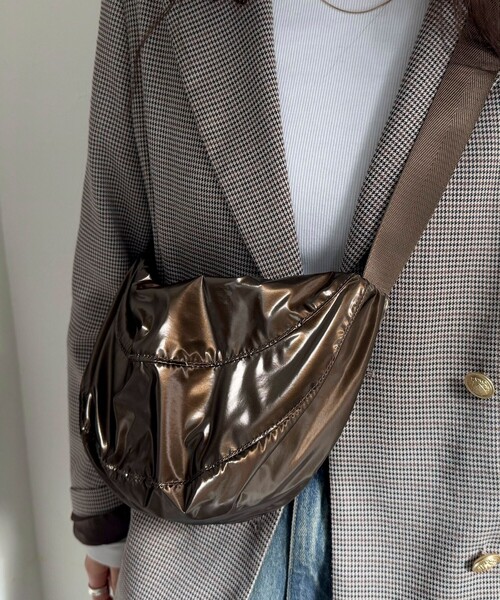 fredy emue（フレディエミュ）の「ラウンド切替テープショルダーバッグ（ショルダーバッグ・レディース・ブラック/ブラウン/ライトグリーン/アイボリー・FREE）」の13枚目の写真