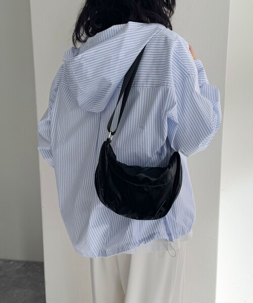 fredy emue（フレディエミュ）の「ラウンド切替テープショルダーバッグ（ショルダーバッグ・レディース・ブラック/ブラウン/ライトグリーン/アイボリー・FREE）」の11枚目の写真