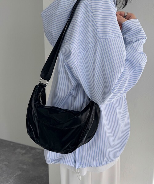 fredy emue（フレディエミュ）の「ラウンド切替テープショルダーバッグ（ショルダーバッグ・レディース・ブラック/ブラウン/ライトグリーン/アイボリー・FREE）」の9枚目の写真