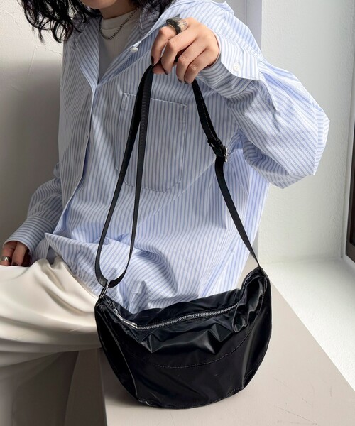 fredy emue（フレディエミュ）の「ラウンド切替テープショルダーバッグ（ショルダーバッグ・レディース・ブラック/ブラウン/ライトグリーン/アイボリー・FREE）」の8枚目の写真