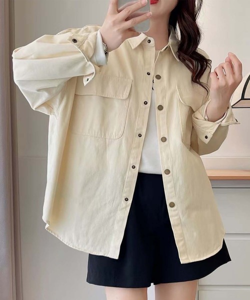 aimoha(アイモハ)の「ポケットデザインオーバーシャツ(シャツ/ブラウス・レディース・グリーン/ライトベージュ/チョコ・FREE)」の2枚目の写真
