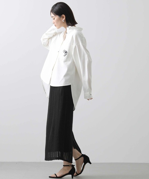 margaux（マルゴー）の「刺繍ロゴバックテールシャツ（シャツ/ブラウス・レディース・オフホワイト/カーキ・FREE）」の4枚目の写真