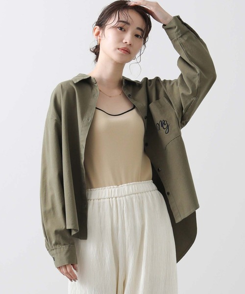 margaux（マルゴー）の「刺繍ロゴバックテールシャツ（シャツ/ブラウス・レディース・オフホワイト/カーキ・FREE）」の16枚目の写真