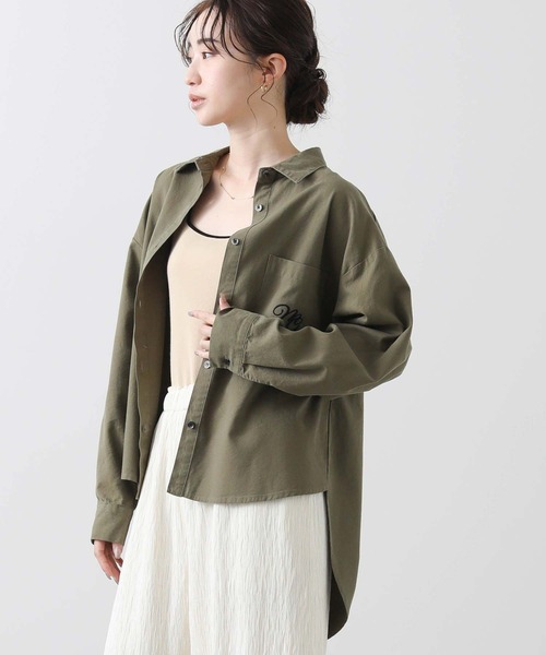 margaux（マルゴー）の「刺繍ロゴバックテールシャツ（シャツ/ブラウス・レディース・オフホワイト/カーキ・FREE）」の17枚目の写真