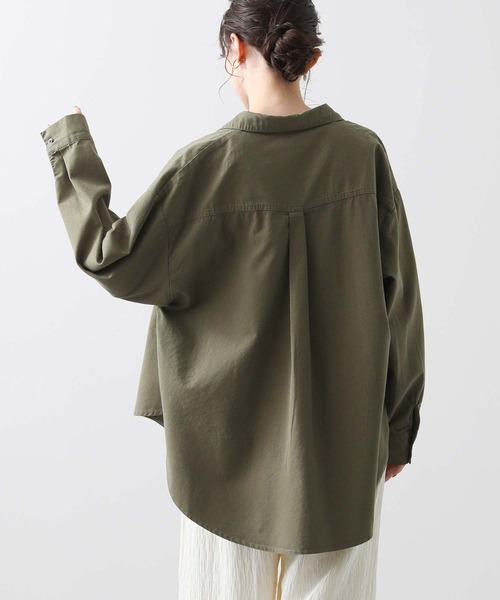 margaux（マルゴー）の「刺繍ロゴバックテールシャツ（シャツ/ブラウス・レディース・オフホワイト/カーキ・FREE）」の18枚目の写真