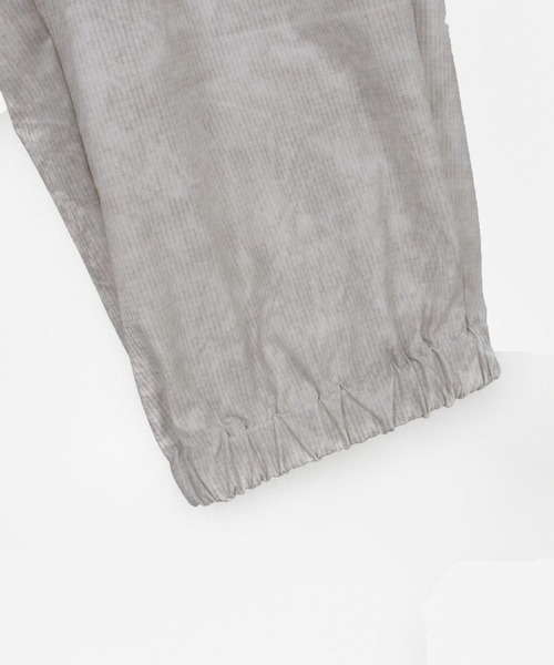 ADAM PATEK(アダムパテック)の「【ADAMPATEK/アダムパテック】uneven dyeing tuck relax pants/ムラ染めリラックスタックパンツ(その他パンツ・メンズ・グレー/ホワイト/ブラック・1/2)」の5枚目の写真