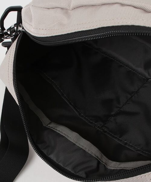 CHUMS（チャムス）の「チャムス CHUMS Recycle Small Trapezoid Shoulder Bag（ショルダーバッグ・メンズ・その他・ONE SIZE）」の4枚目の写真
