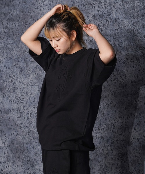1111clothing（ワンフォークロージング）の「クロスエンボス スウェットTシャツ【セットアップ可能】/ Cross Embossed Sweat T-Shirt（Tシャツ/カットソー・メンズ・ブラック/チャコールグレー・M/L）」の12枚目の写真