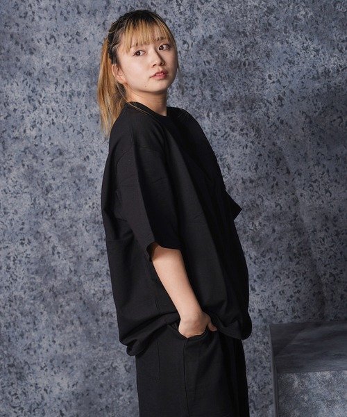1111clothing（ワンフォークロージング）の「クロスエンボス スウェットTシャツ【セットアップ可能】/ Cross Embossed Sweat T-Shirt（Tシャツ/カットソー・メンズ・ブラック/チャコールグレー・M/L）」の13枚目の写真