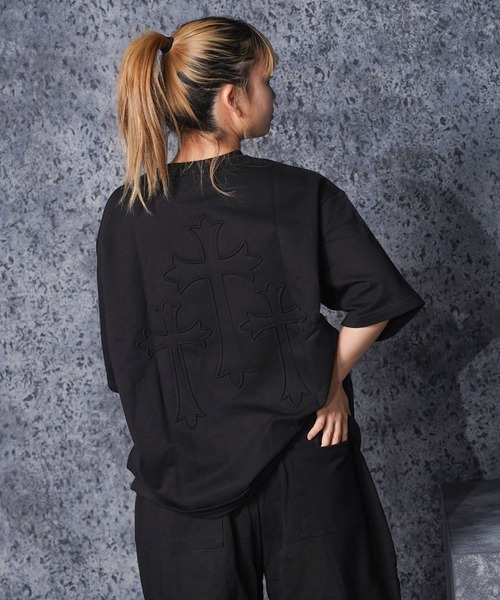 1111clothing（ワンフォークロージング）の「クロスエンボス スウェットTシャツ【セットアップ可能】/ Cross Embossed Sweat T-Shirt（Tシャツ/カットソー・メンズ・ブラック/チャコールグレー・M/L）」の14枚目の写真