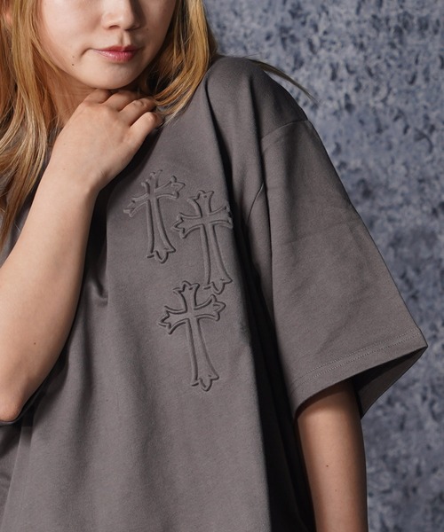 1111clothing（ワンフォークロージング）の「クロスエンボス スウェットTシャツ【セットアップ可能】/ Cross Embossed Sweat T-Shirt（Tシャツ/カットソー・メンズ・ブラック/チャコールグレー・M/L）」の21枚目の写真