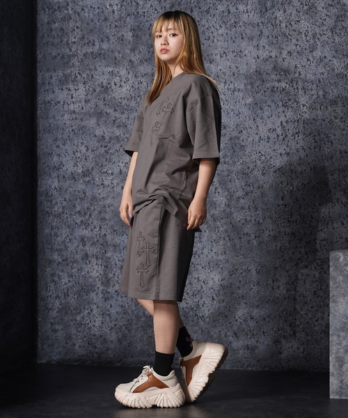 1111clothing（ワンフォークロージング）の「クロスエンボス スウェットTシャツ【セットアップ可能】/ Cross Embossed Sweat T-Shirt（Tシャツ/カットソー・メンズ・ブラック/チャコールグレー・M/L）」の16枚目の写真