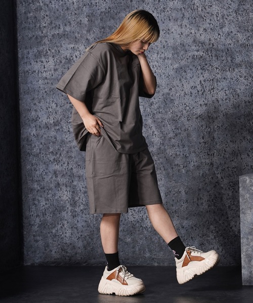 1111clothing（ワンフォークロージング）の「クロスエンボス スウェットTシャツ【セットアップ可能】/ Cross Embossed Sweat T-Shirt（Tシャツ/カットソー・メンズ・ブラック/チャコールグレー・M/L）」の17枚目の写真