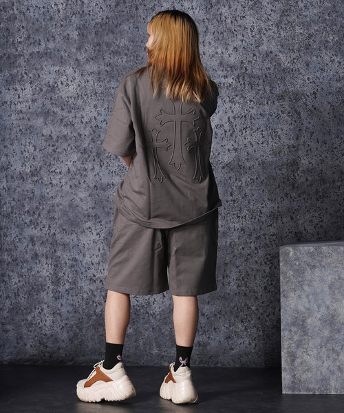 1111clothing（ワンフォークロージング）の「クロスエンボス スウェットTシャツ【セットアップ可能】/ Cross Embossed Sweat T-Shirt（Tシャツ/カットソー・メンズ・ブラック/チャコールグレー・M/L）」の19枚目の写真