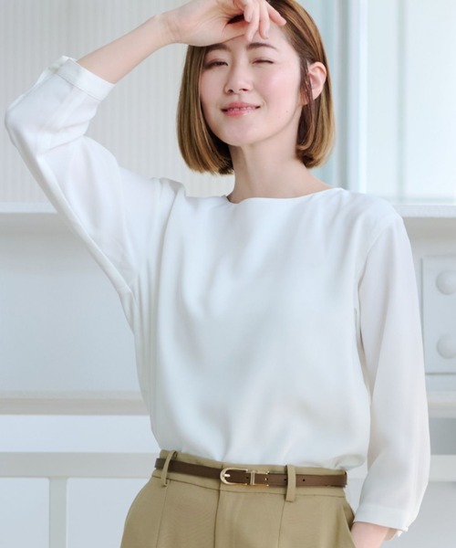 AOYAMA(アオヤマ)の「【自宅で洗える】ボートネック袖パールボタンブラウス/ホワイト/サックスブルー/7分袖|通勤&オフィス&入卒&セレモニー&オケージョン|(シャツ/ブラウス・レディース・サックスブルー/ホワイト・LL/S/M/L)」の2枚目の写真