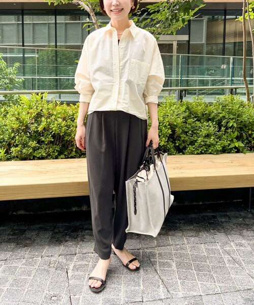 NOLLEY’S（ノーリーズ）の「【松葉☆別注アイテム】《セットアップ対応》エアリージョーゼットイージーバレルパンツ（その他パンツ・レディース・ブラック/チャコールグレー・36/37/38/39）」の3枚目の写真