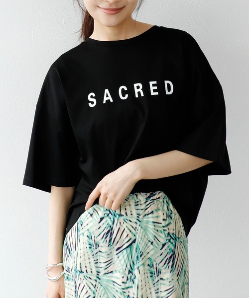 Jines（ジネス）の「SACRED ロゴTシャツ（Tシャツ/カットソー・レディース・ブラウン/ホワイト/ブラック/チャコールグレー・38）」の2枚目の写真