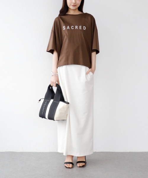 Jines（ジネス）の「SACRED ロゴTシャツ（Tシャツ/カットソー・レディース・ブラウン/ホワイト/ブラック/チャコールグレー・38）」の13枚目の写真