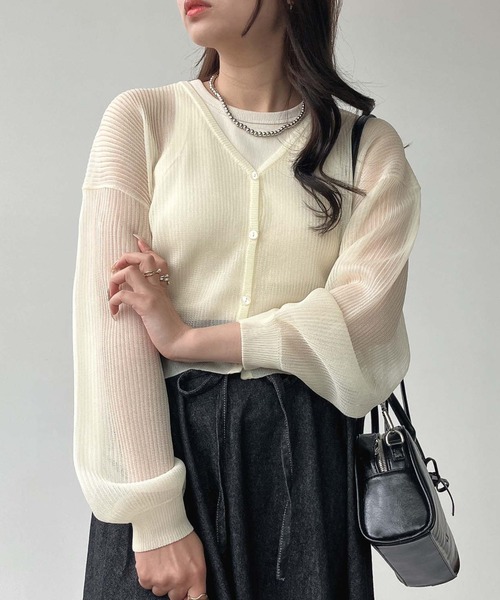 AS KNOW AS plus（アズノゥアズプラス）の「●きらりラメデザイン リブシアーVネックカーディガン（カーディガン/ボレロ・レディース・ピンク/サックスブルー/オフホワイト・FREE）」の2枚目の写真