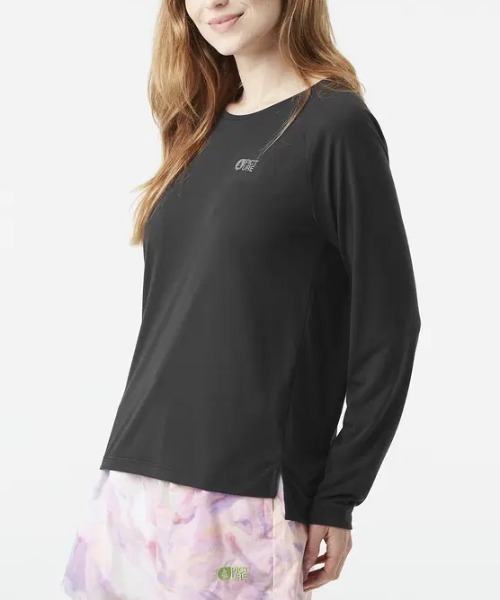 PICTURE ORGANIC CLOTHING(ピクチャーオーガニッククロージング)の「【PICTURE/ピクチャー】TIMONT W LS TECH TEE 抗菌加工 吸湿速乾性 UPF50+ ワンポイント ロンT(Tシャツ/カットソー・レディース・ブラック・SMALL/MEDIUM)」の1枚目の写真