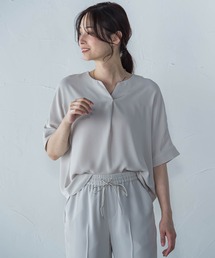 【WEB限定】サテンフィールキーネックブラウス≪セットアップ対応/洗濯機で洗える≫
