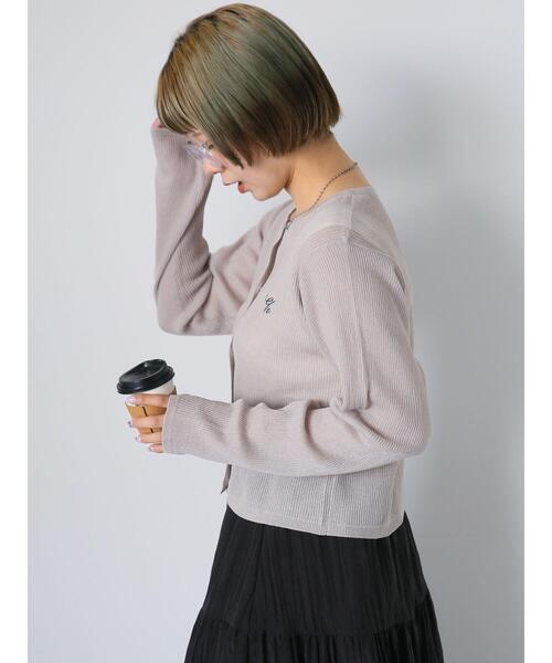 ehka sopo(エヘカソポ)の「ワンポイント刺繍リブカーディガン(カーディガン/ボレロ・レディース・ブルー/グレー/キナリ/ピンク・F)」の9枚目の写真