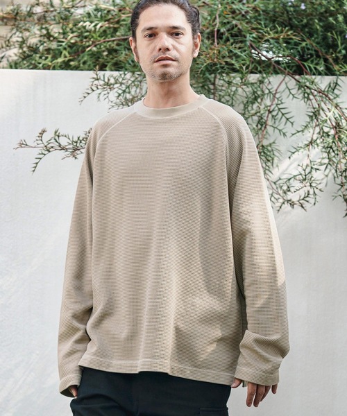 CAMBIO(カンビオ)の「mlt5284- Pigment Waffle Raglan Sleeve Cut sew カットソー(Tシャツ/カットソー・メンズ・ブラック/グレイッシュベージュ/ワイン・S/M/L)」の2枚目の写真