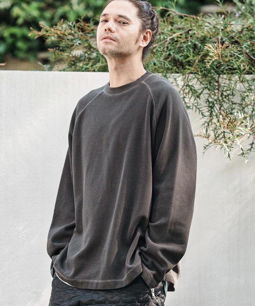 CAMBIO(カンビオ)の「mlt5284- Pigment Waffle Raglan Sleeve Cut sew カットソー(Tシャツ/カットソー・メンズ・ブラック/グレイッシュベージュ/ワイン・S/M/L)」の1枚目の写真